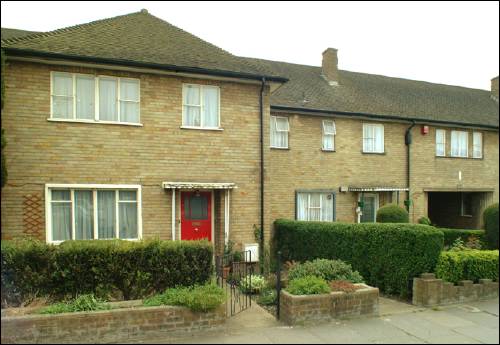 02-3 Ossulton Place